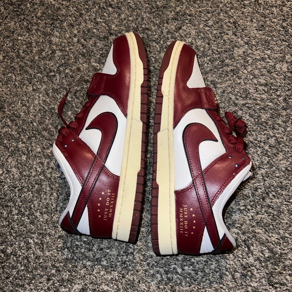 Women’s Nike Dunk - Picture 3 of 4